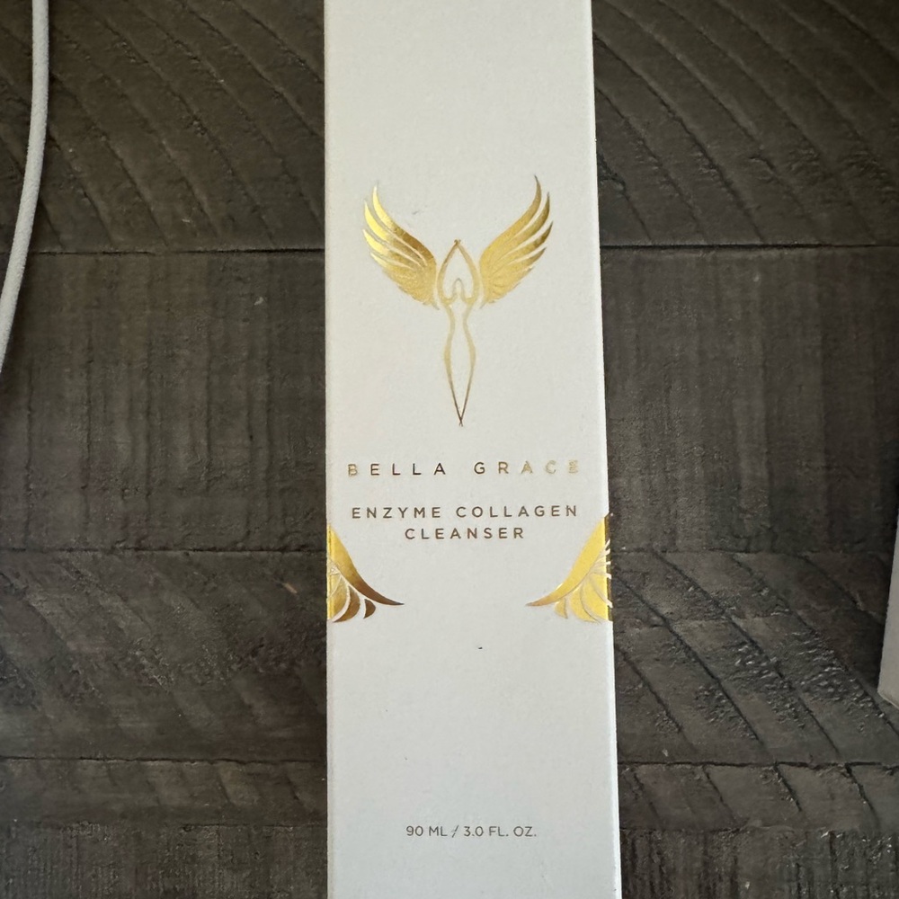 Enzyme Collagen Cleanser - Gold and White